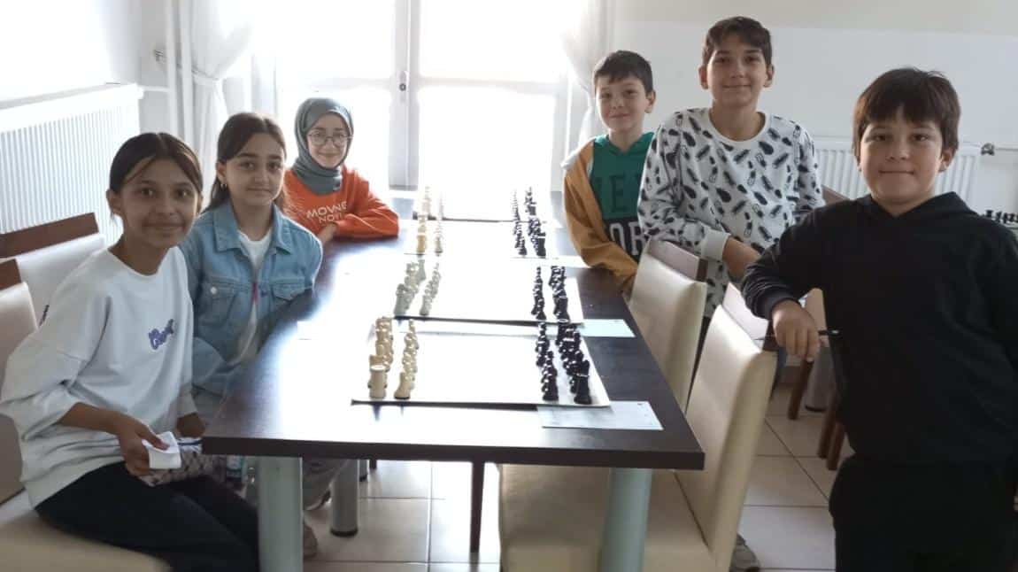 Öğrencilerimiz 29 Ekim Cumhuriyet Bayramı Satranç Turnuvasına Katıldı